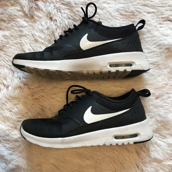 Nike Shoes - Nike Air Max Thea